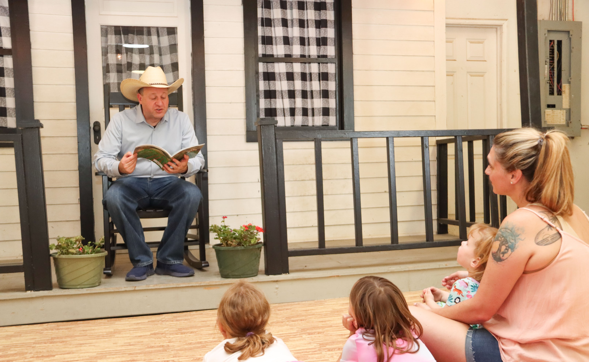 Governor Polis reads to kids at AgVenture Land