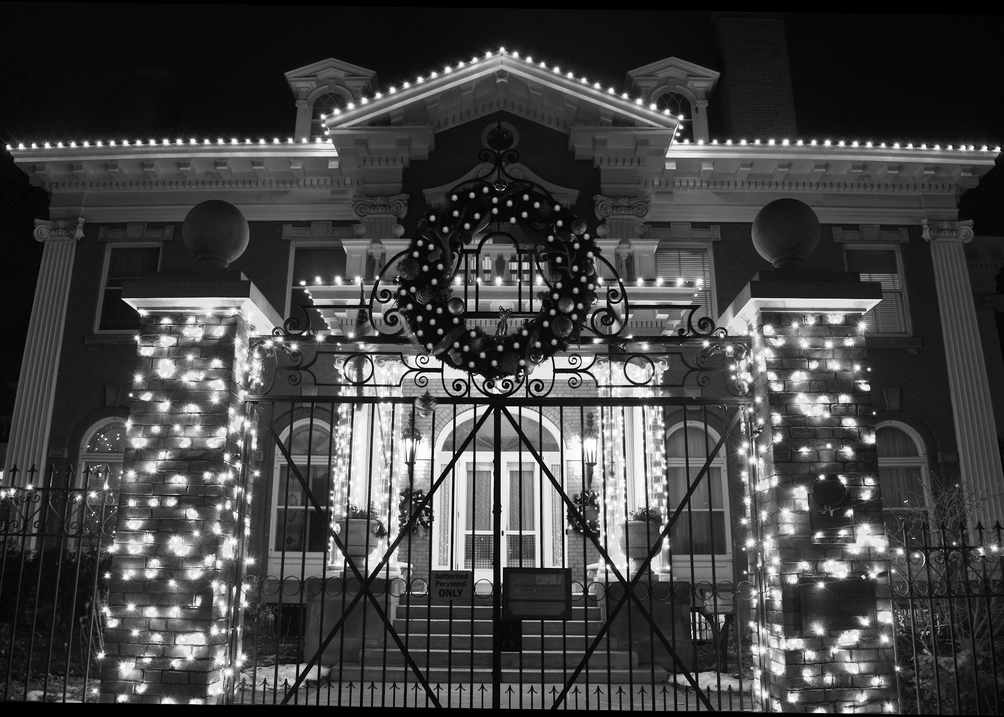 Front of Governors Mansion decorated for Christmas